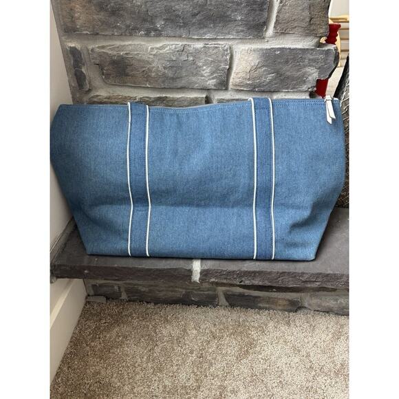 Draper James Chambray Savannah Large Duffle Bag blue white Coastal Resort Travel - Picture 4 of 16